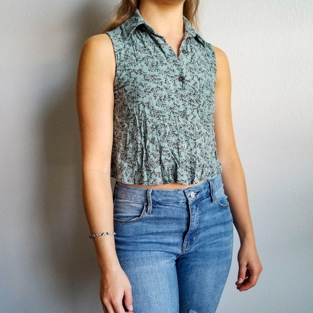 Green button up sleeveless shirt